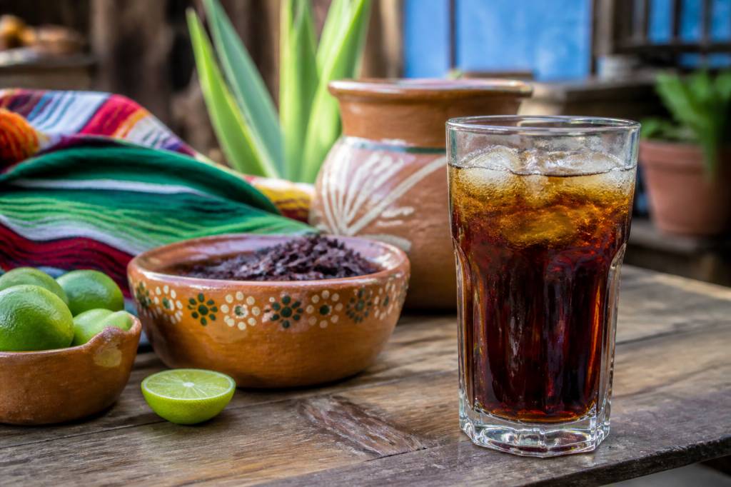 Coca mexique : histoire, goût et particularités de cette boisson populaire
